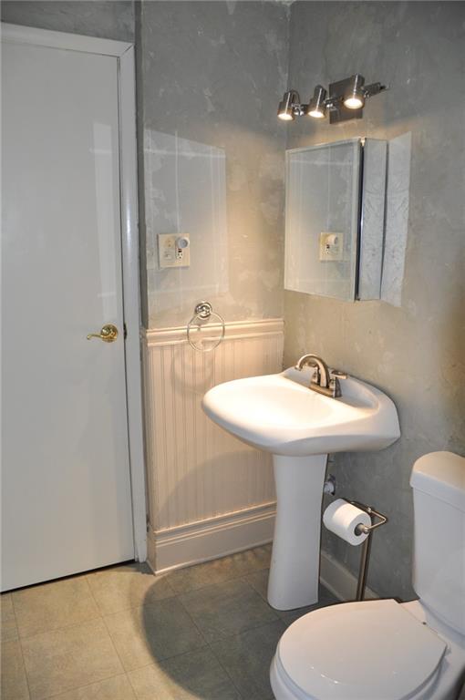 711 Meadowbrook Road Trafford, PA 15085 - Photo 17 of 25 Gallery Image 17