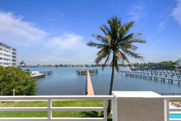 $5,000 | 316 North Lake Drive, Lantana, FL 33462