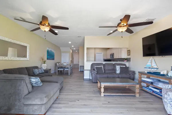 $5,000 | 316 North Lake Drive, Lantana, FL 33462