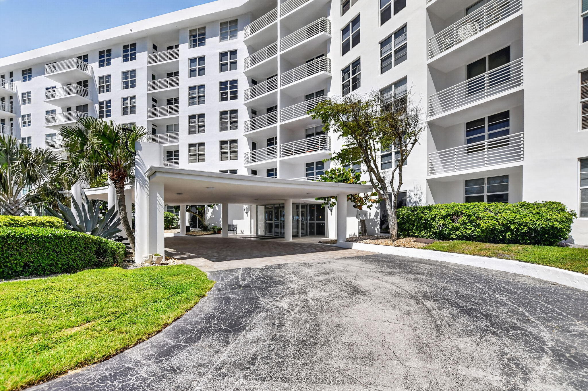 2851 South Ocean Boulevard, Unit T2 Boca Raton, FL 33432 - Photo 2 of 49 1-web-or-mls-DSC_0791