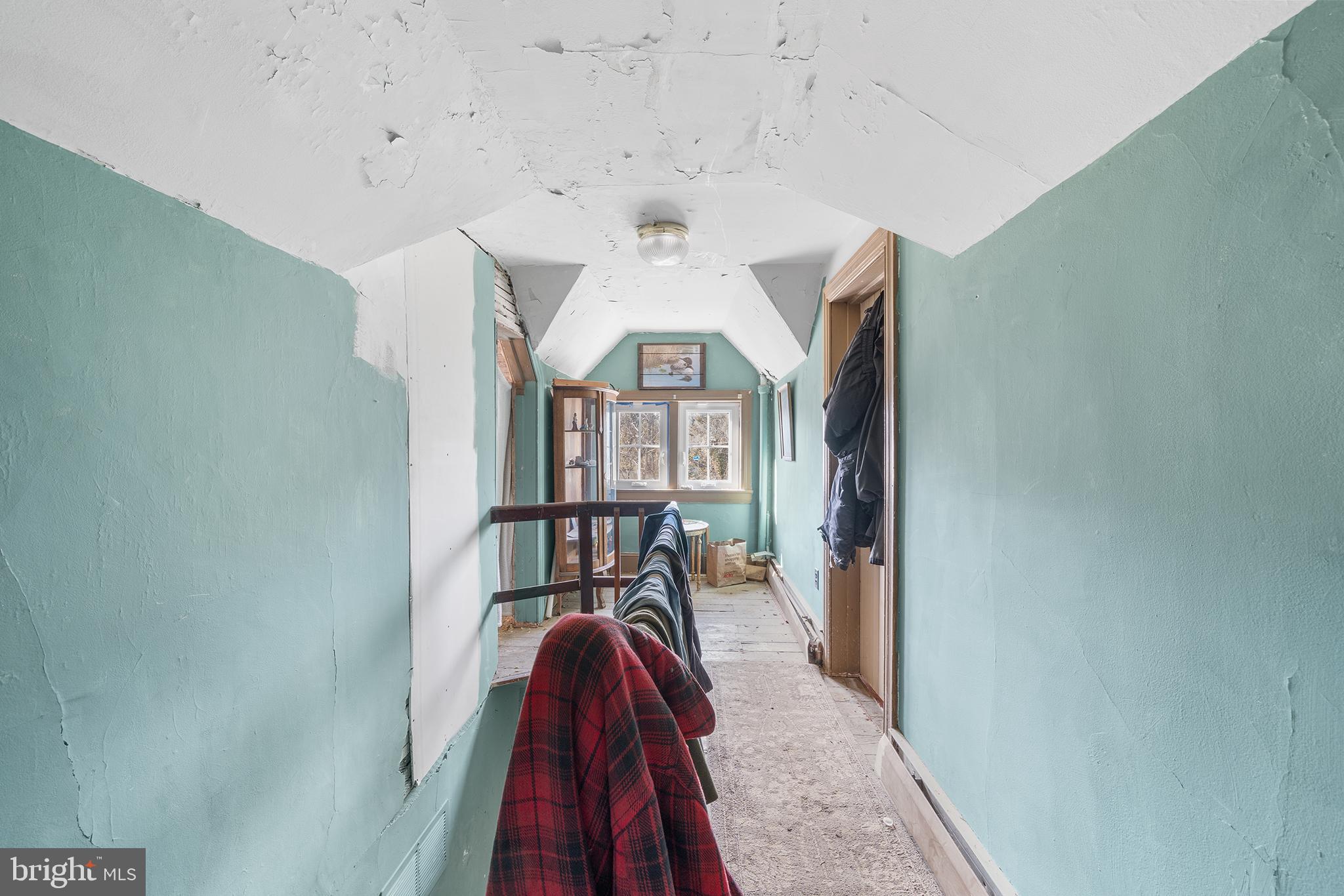 671 Leopard Road Berwyn, PA 19312 - Photo 29 of 29 3rd floor hallway