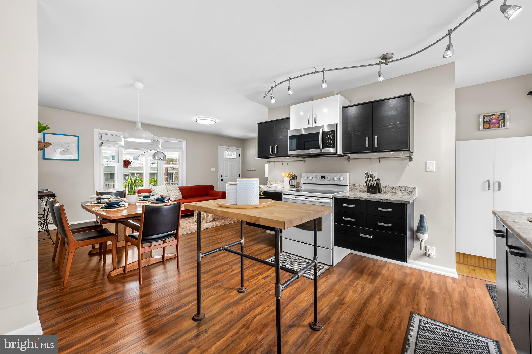 127 Cresston Road Arnold, MD 21012 - Photo 8 of 32 a living room with stainless steel appliances furniture and a flat screen tv