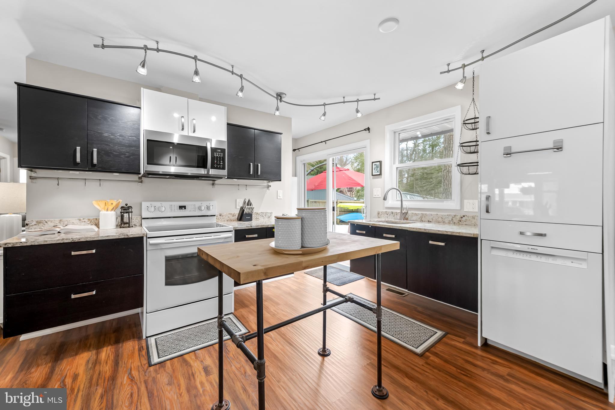 127 Cresston Road Arnold, MD 21012 - Photo 9 of 32 a kitchen with stainless steel appliances kitchen island granite countertop a sink and cabinets