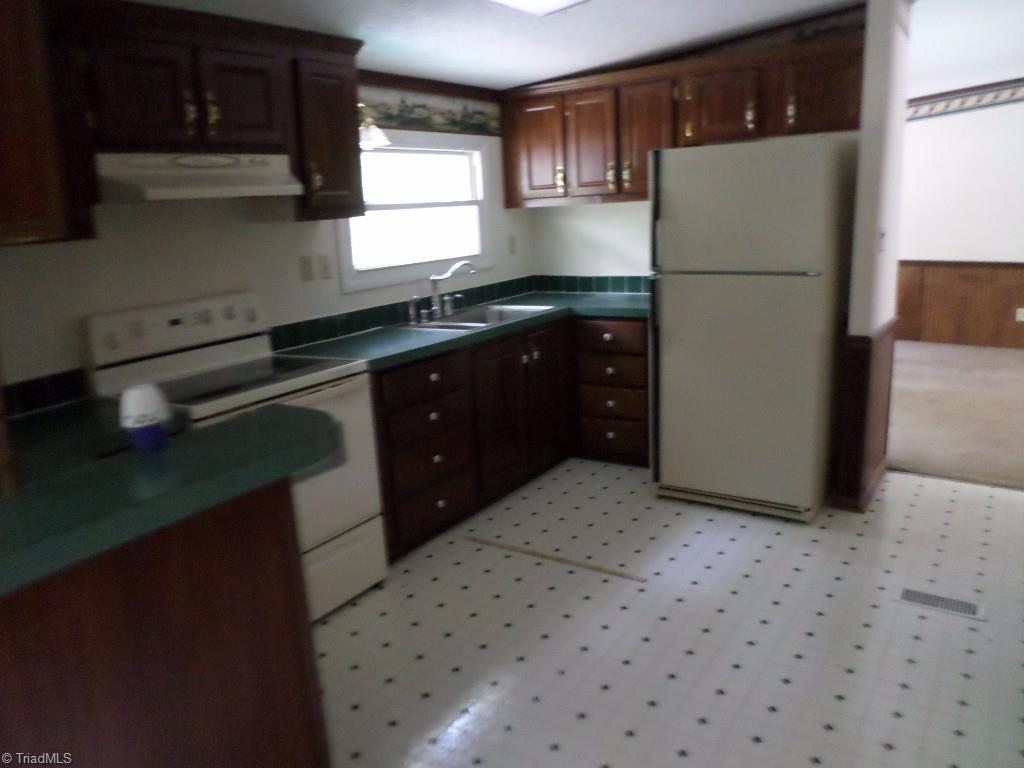 1334 Gordon Road Pinnacle, NC 27043 - Photo 3 of 13
