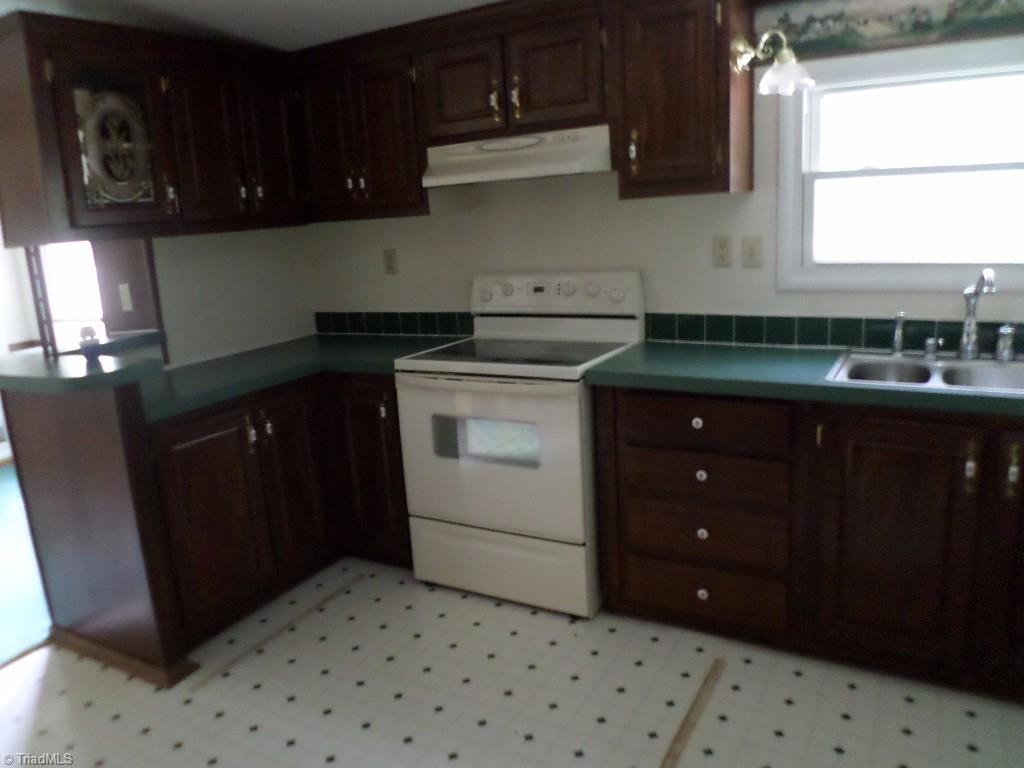 1334 Gordon Road Pinnacle, NC 27043 - Photo 4 of 13