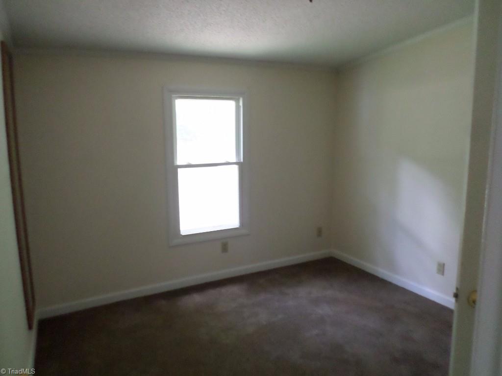 1334 Gordon Road Pinnacle, NC 27043 - Photo 6 of 13