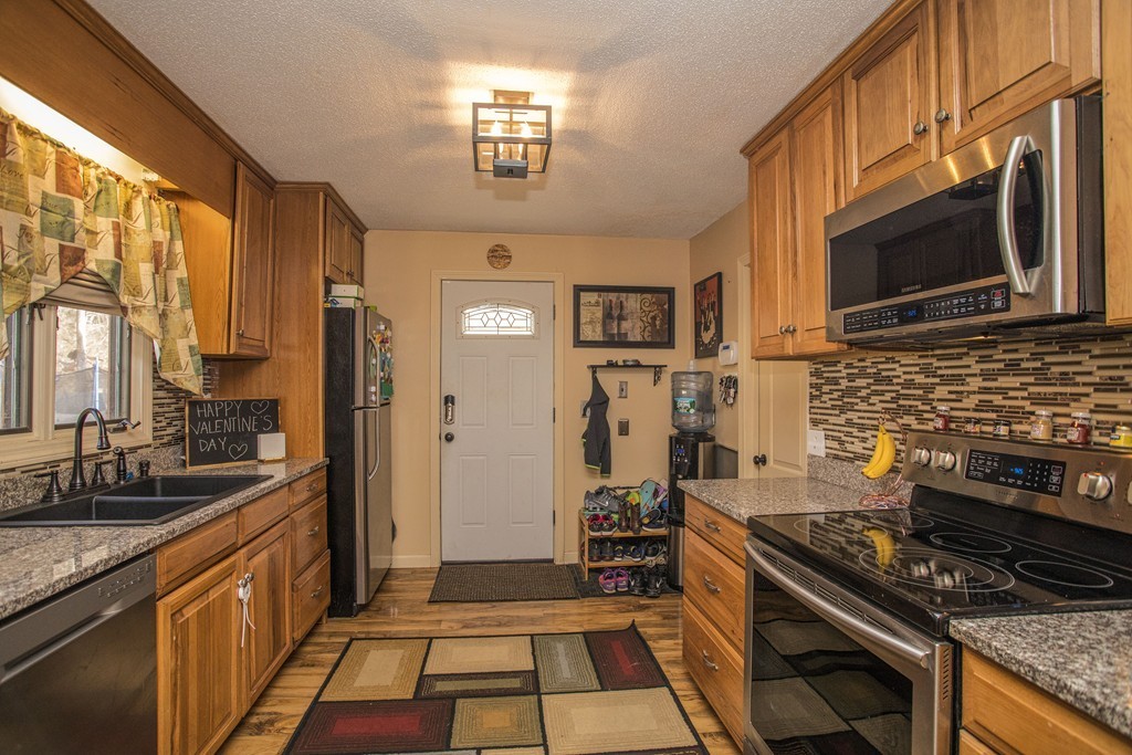 397 North Avenue Rochester, MA 02770 - Photo 13 of 29
