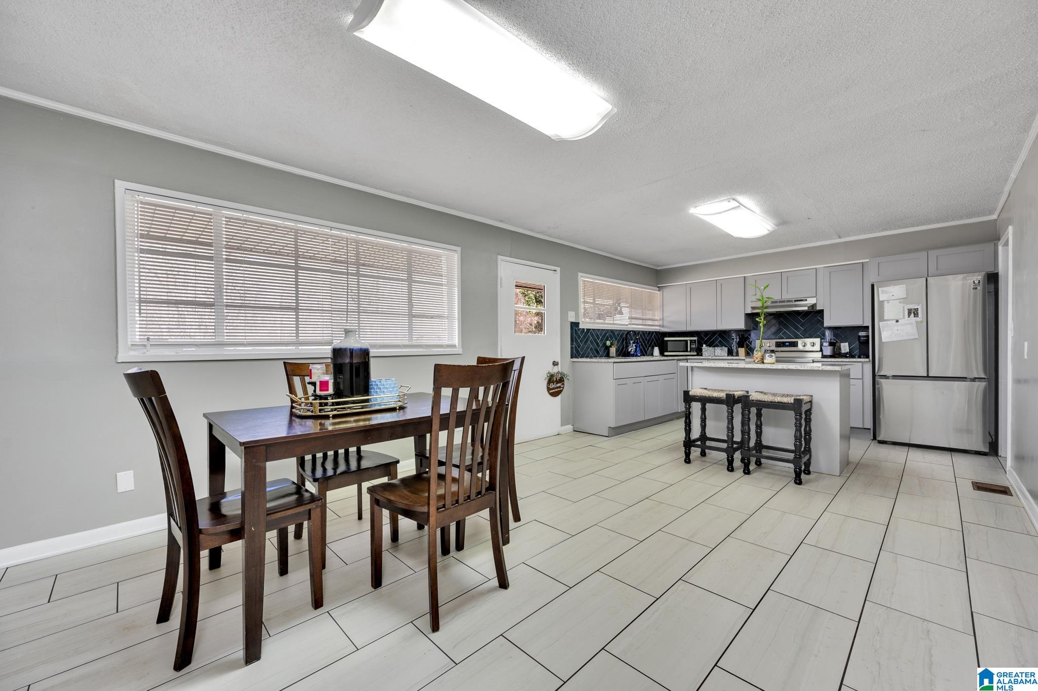 216 Ivy Avenue Bessemer, AL 35023 - Photo 3 of 25