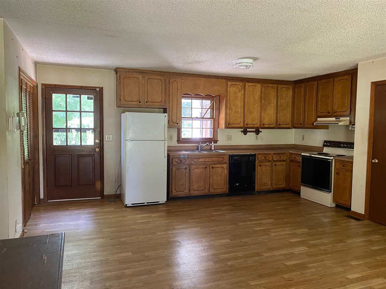 1400 Azalea Drive Raleigh, NC 27607 - Photo 3 of 12 First floor kitchen