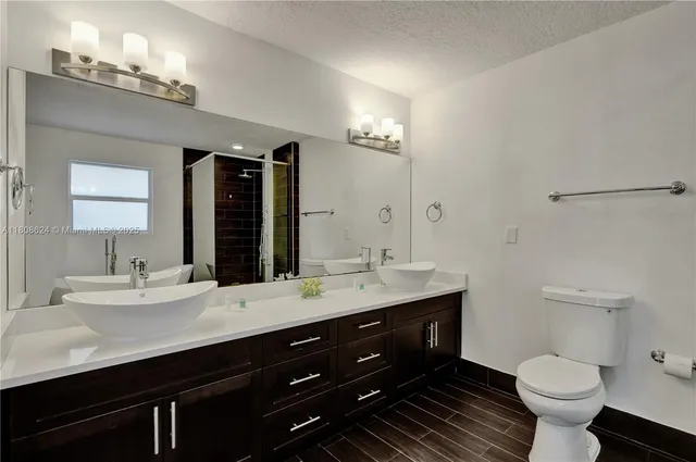 a view of a livingroom with a ceiling fan and a walk in closet