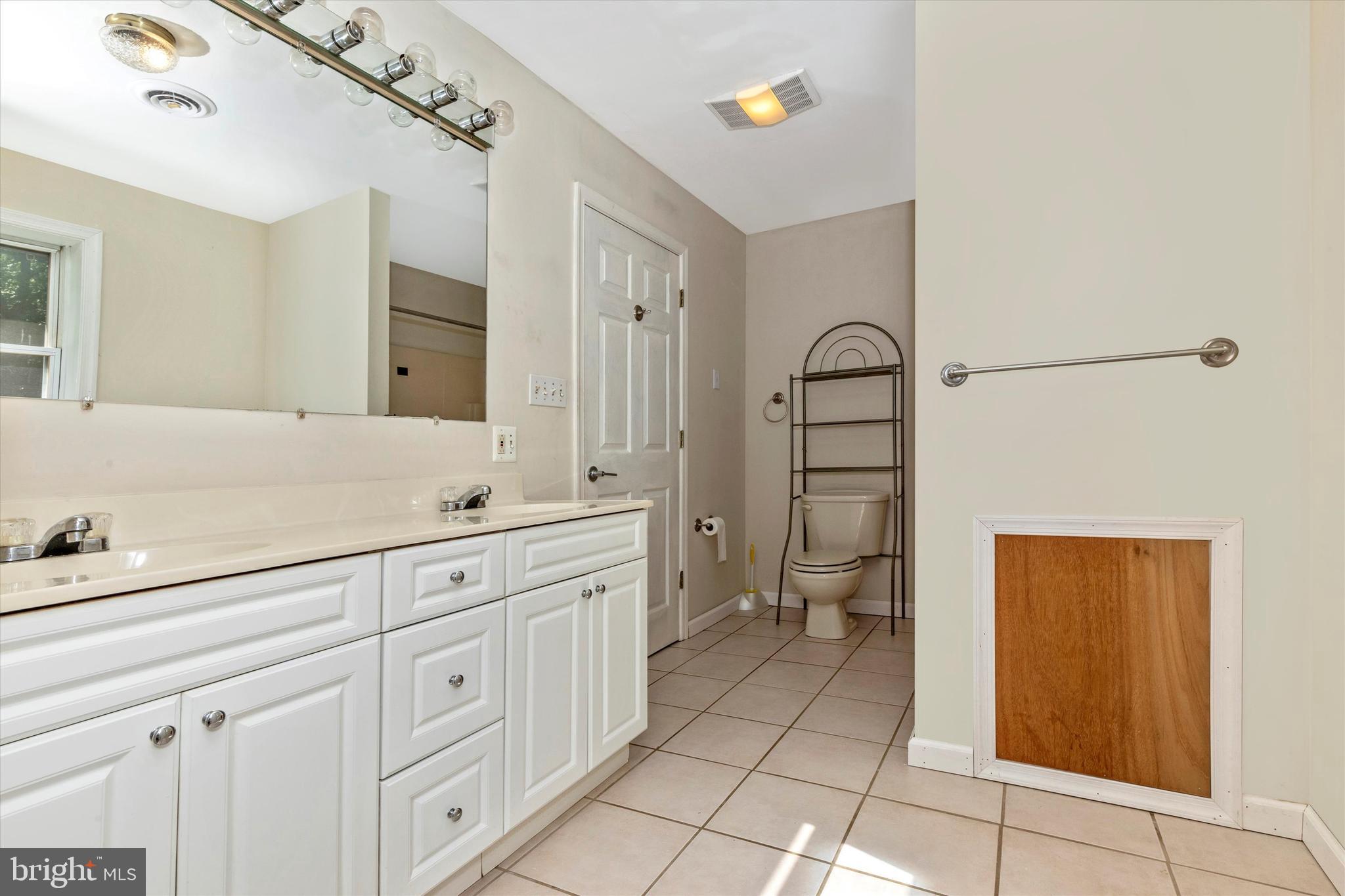 14043 Edgemont Road Smithsburg, MD 21783 - Photo 37 of 52 Full bath