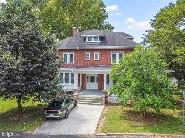 $384,900 | 836 Oak Hill Avenue, Hagerstown, MD 21742