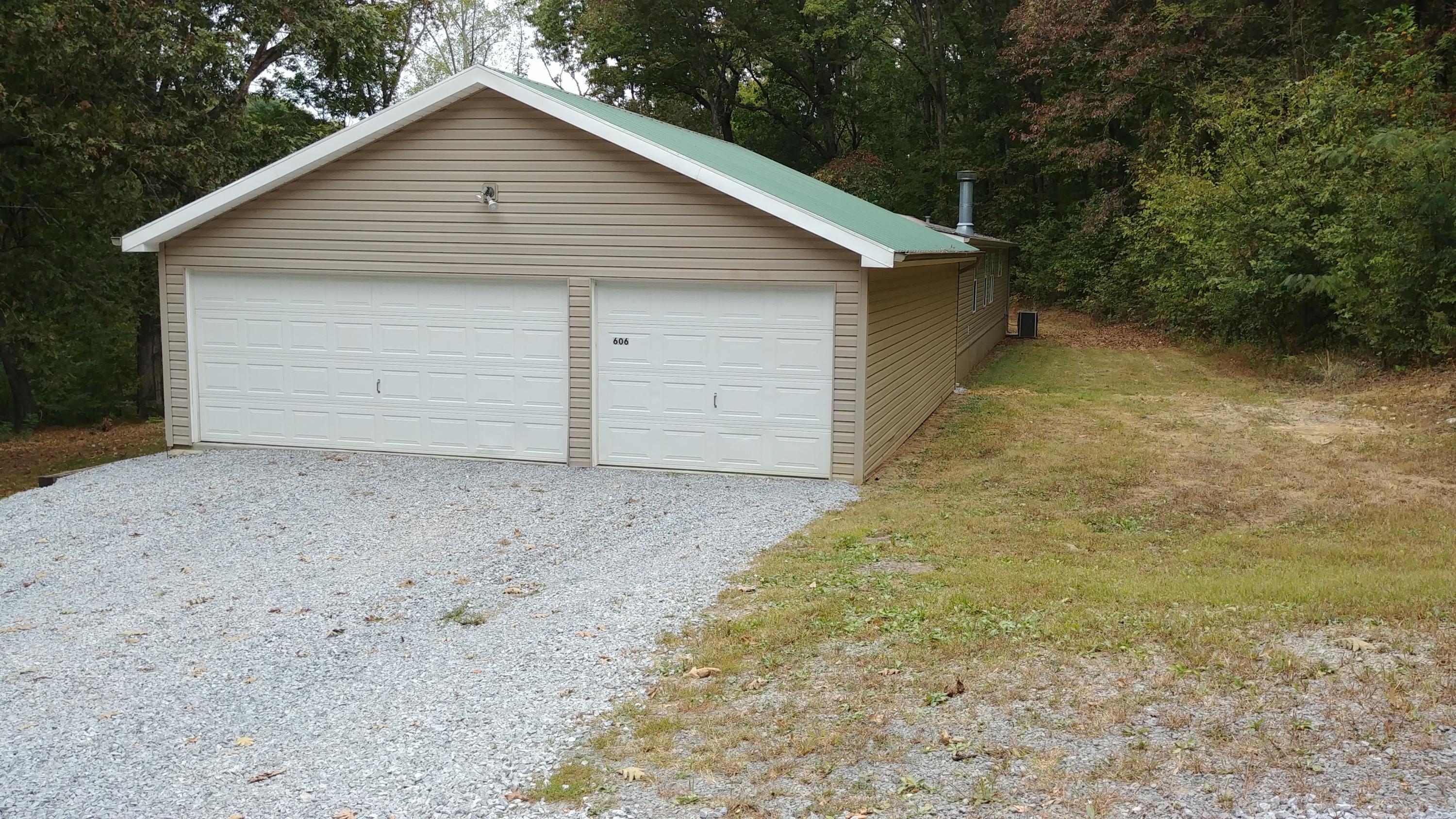 606 Humphrey Road Walland, TN 37886 - Photo 3 of 25 1012191110