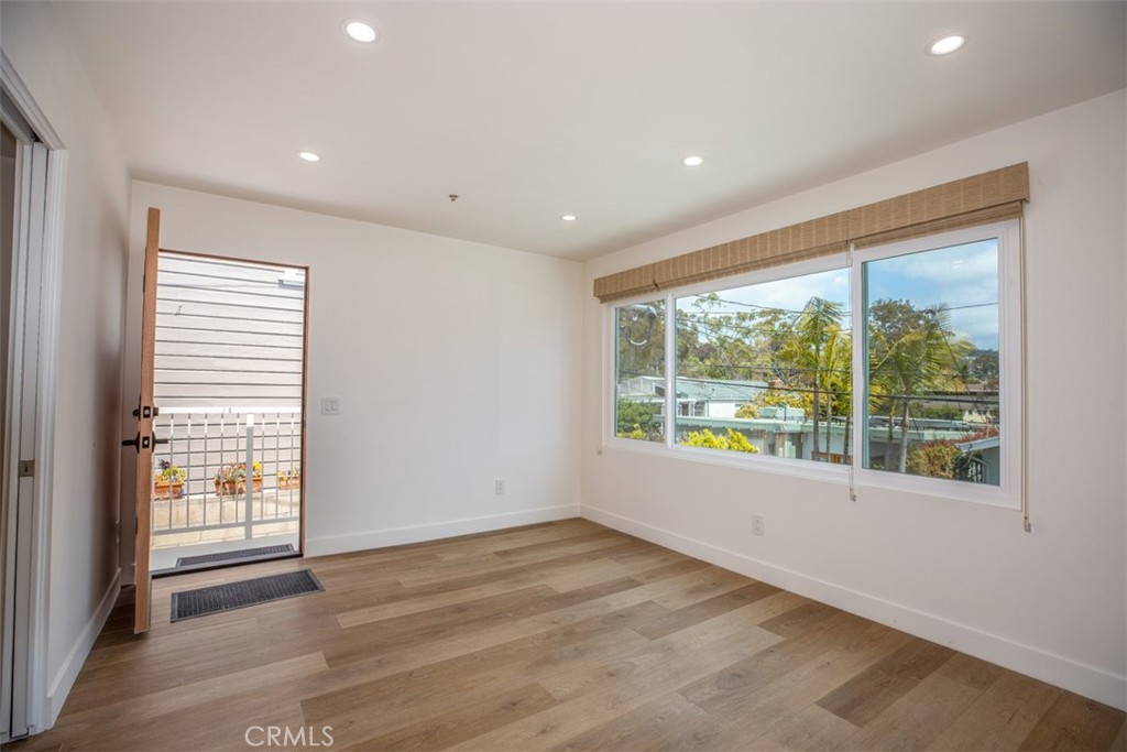 280 Dolphin Way Laguna Beach, CA 92651 - Photo 7 of 34 a view of an empty room with a window