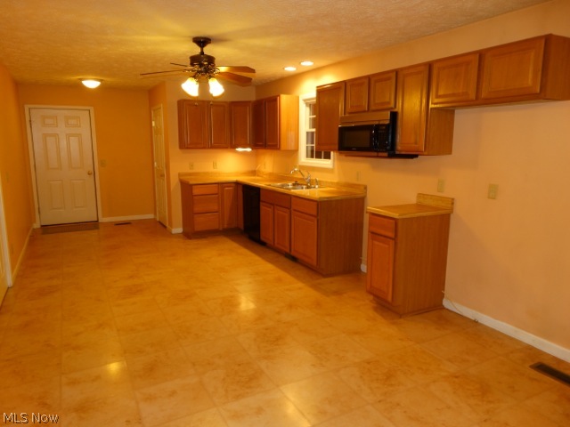 2551 Douglas Road Ashtabula, OH 44004 - Photo 7 of 20 Gallery Image 7