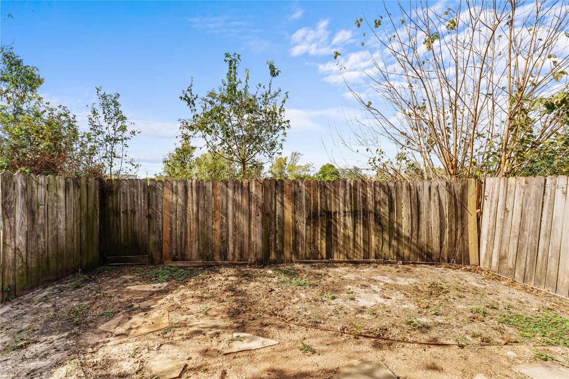 9610 Buffum Street, Unit B Houston, TX 77051 - Photo 20 of 25 Private back yard
