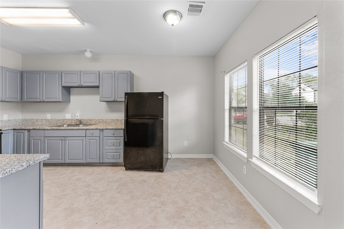 9610 Buffum Street, Unit B Houston, TX 77051 - Photo 5 of 25 Breakfast nook