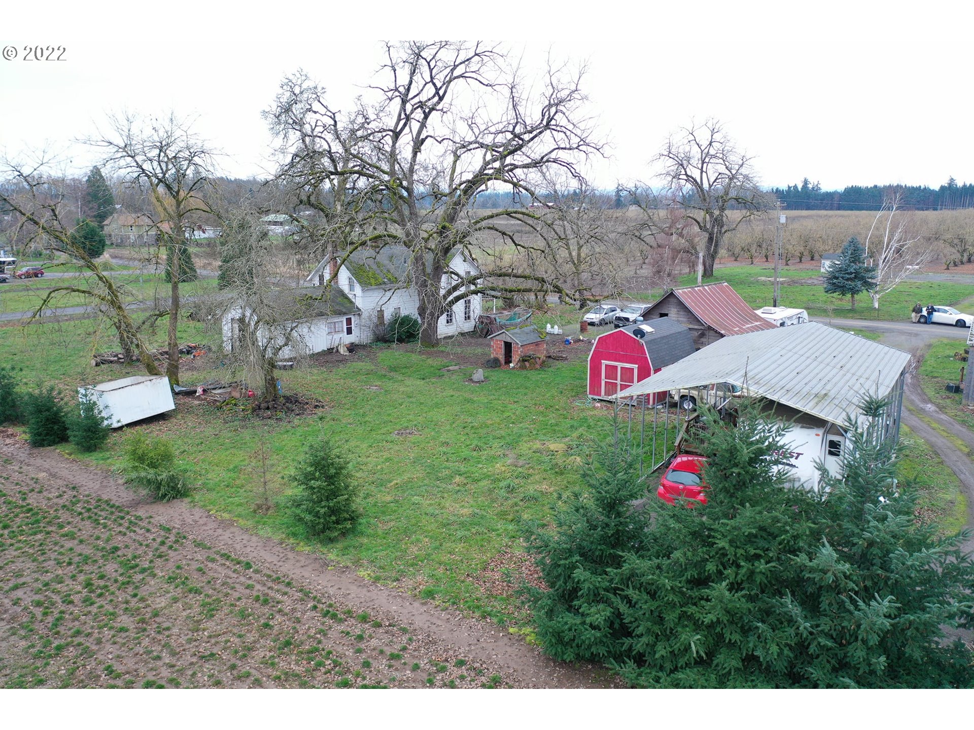 11713 South Riggs Damm Road Canby, OR 97013 - Photo 13 of 28 a backyard of a house with table and chairs