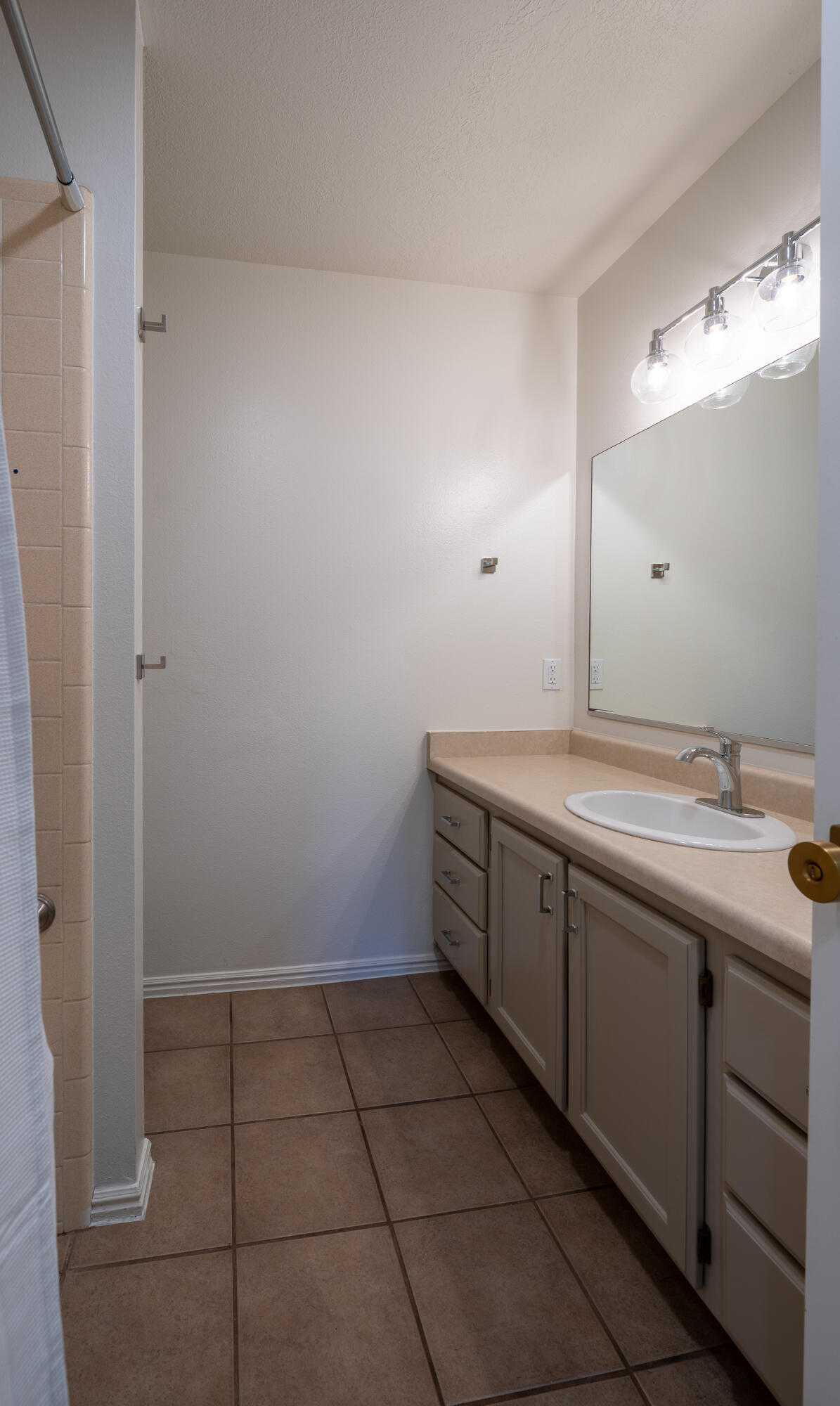 3716 West Marigold Way St. George, UT 84790 - Photo 21 of 48 hall bathroom