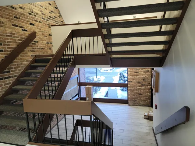 $142,500 | 1810 Hemlock Place, Unit 209, Schaumburg, IL 60173