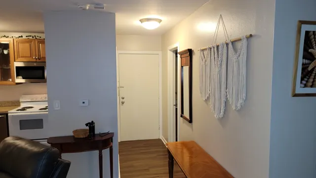 $142,500 | 1810 Hemlock Place, Unit 209, Schaumburg, IL 60173