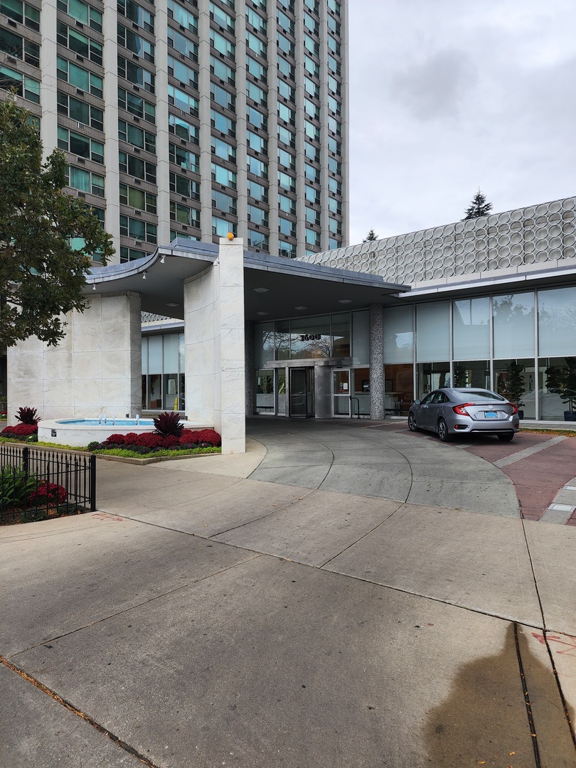 3600 North Lake Shore Drive, Unit 622 Chicago, IL 60613 - Photo 2 of 25