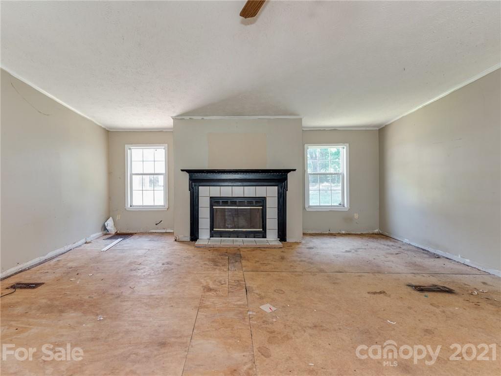 2317 Hicklin Bridge Road Edgemoor, SC 29712 - Photo 7 of 28 Gallery Image 7