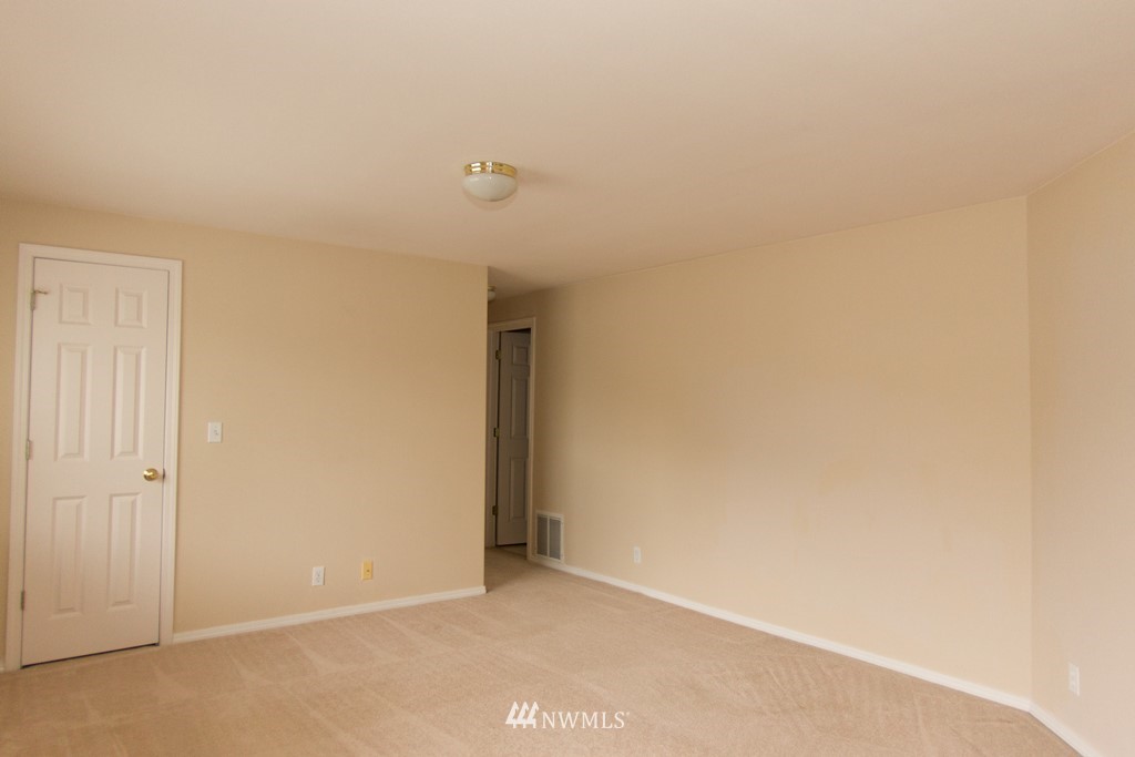 4714 Northeast 18th Place, Unit B Renton, WA 98059 - Photo 14 of 21 Gallery Image 14