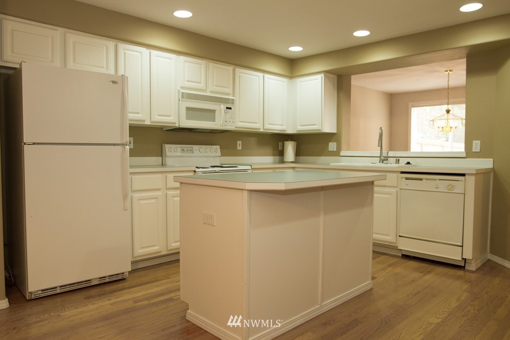 4714 Northeast 18th Place, Unit B Renton, WA 98059 - Photo 8 of 21 Gallery Image 8