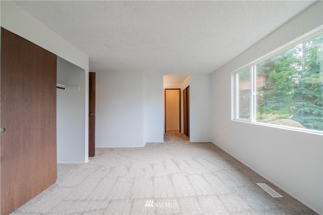 4401 Northeast 24th Street Renton, WA 98059 - Photo 14 of 36