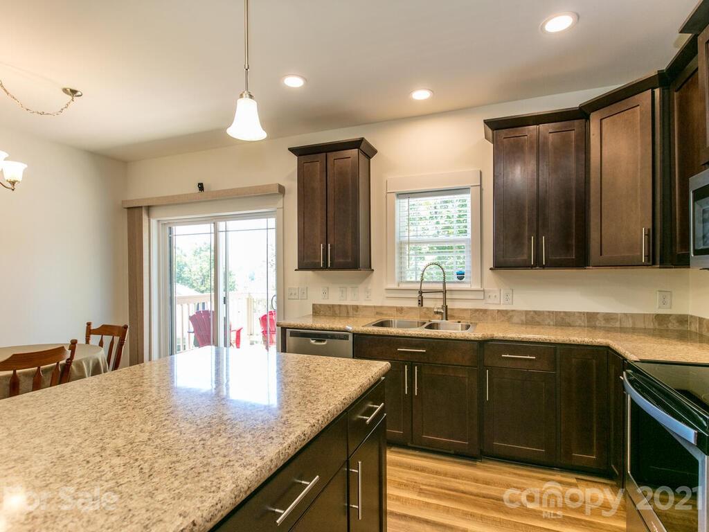129 Craven Road Waynesville, NC 28786 - Photo 12 of 34 Gallery Image 12