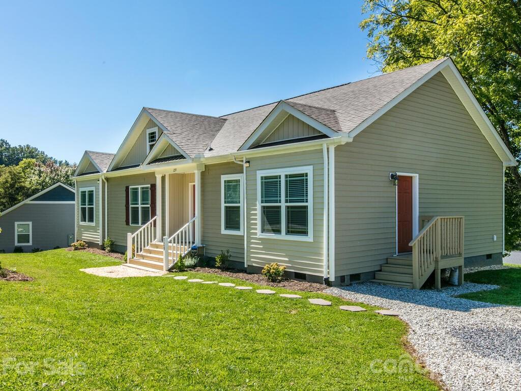 129 Craven Road Waynesville, NC 28786 - Photo 4 of 34 Gallery Image 4