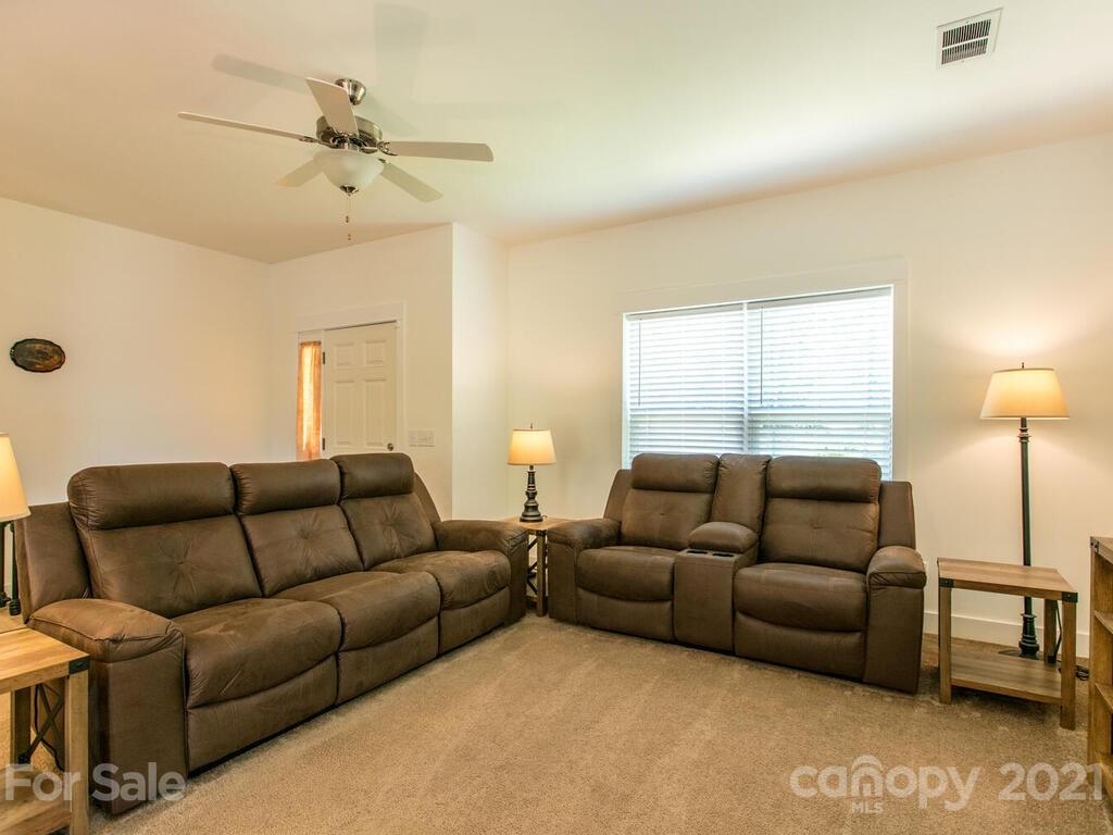129 Craven Road Waynesville, NC 28786 - Photo 5 of 34 Gallery Image 5
