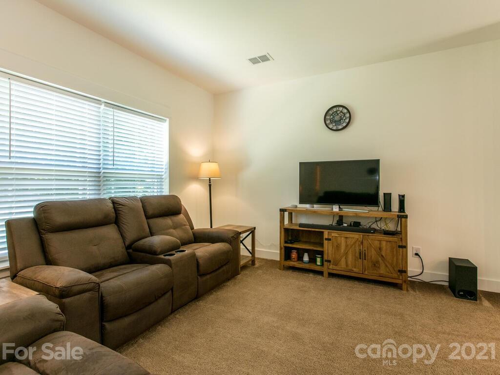 129 Craven Road Waynesville, NC 28786 - Photo 8 of 34 Gallery Image 8