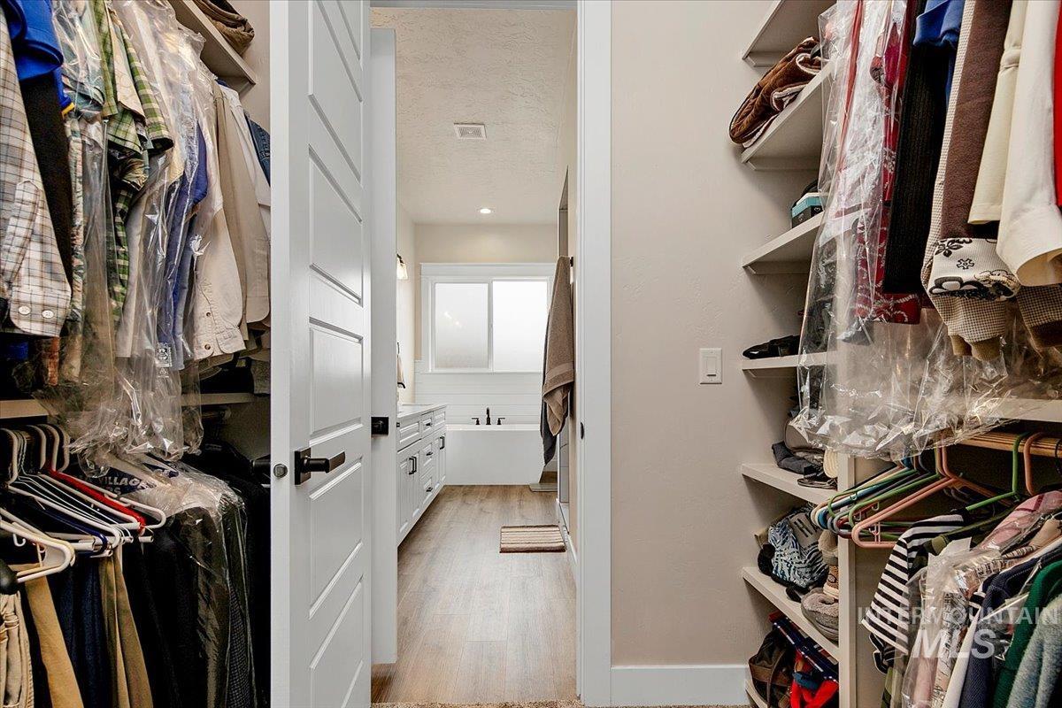 6721 El Paso Road Caldwell, ID 83607 - Photo 28 of 50 Walk in closet with light wood-type flooring