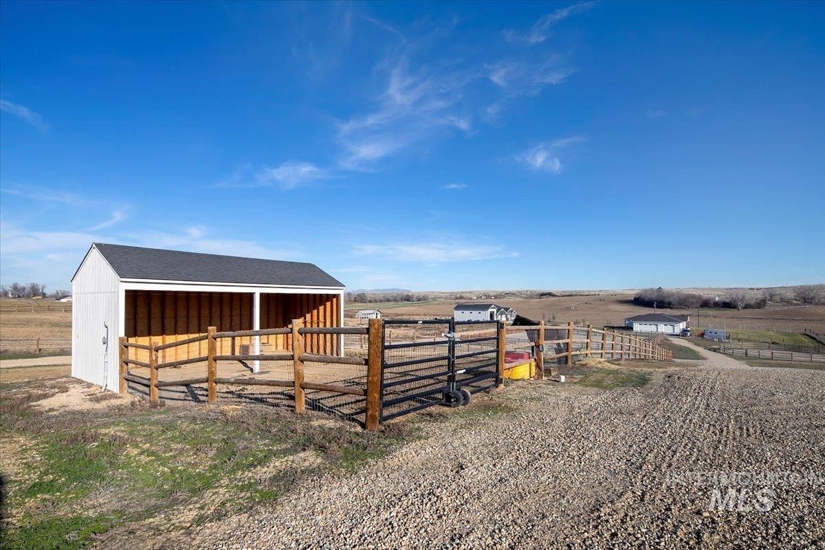 6721 El Paso Road Caldwell, ID 83607 - Photo 42 of 50 Stable with a rural view