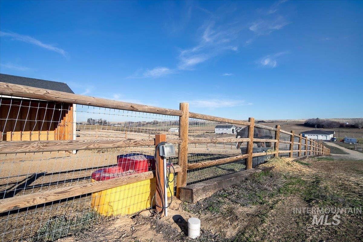 6721 El Paso Road Caldwell, ID 83607 - Photo 45 of 50 Gate with a view of rural / pastoral area