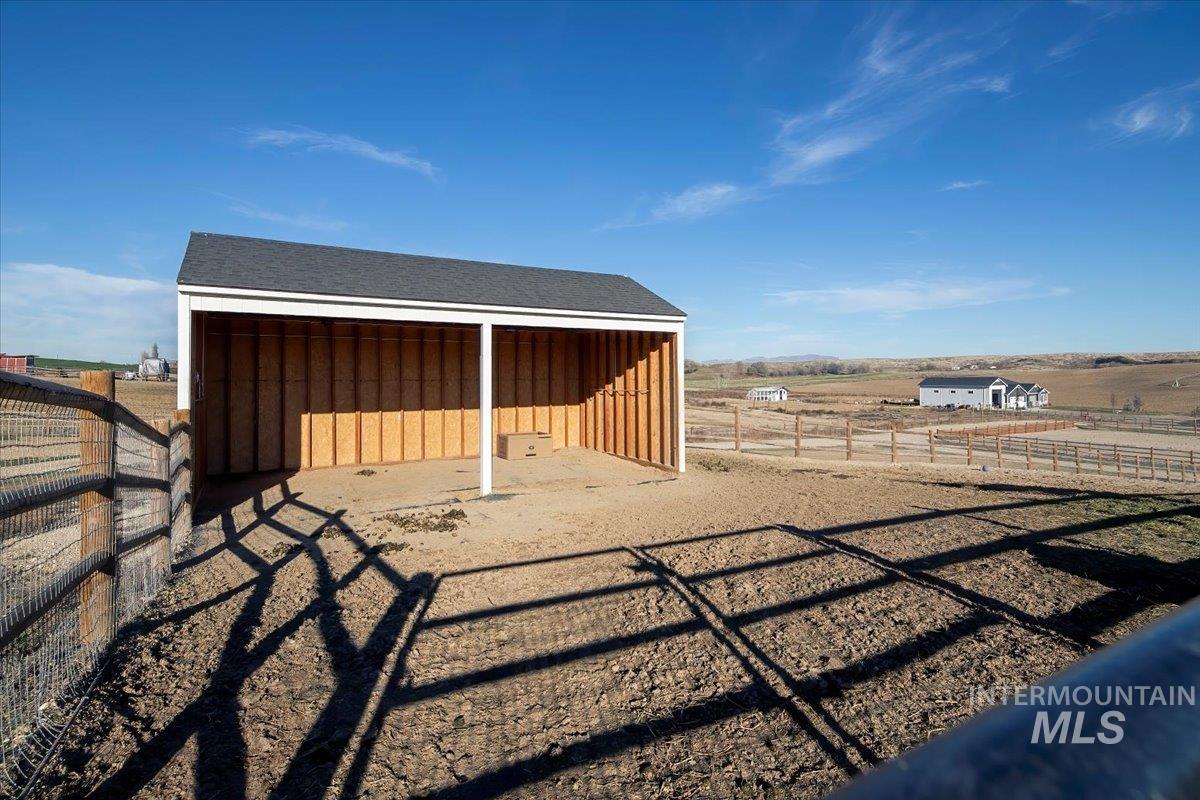 6721 El Paso Road Caldwell, ID 83607 - Photo 46 of 50 Stable with a view of countryside