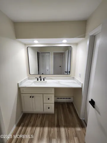 $2,300 | 129 Amberly Drive, Unit H, Manalapan, NJ 07726