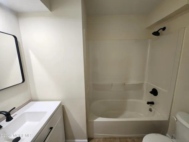 $2,300 | 129 Amberly Drive, Unit H, Manalapan, NJ 07726