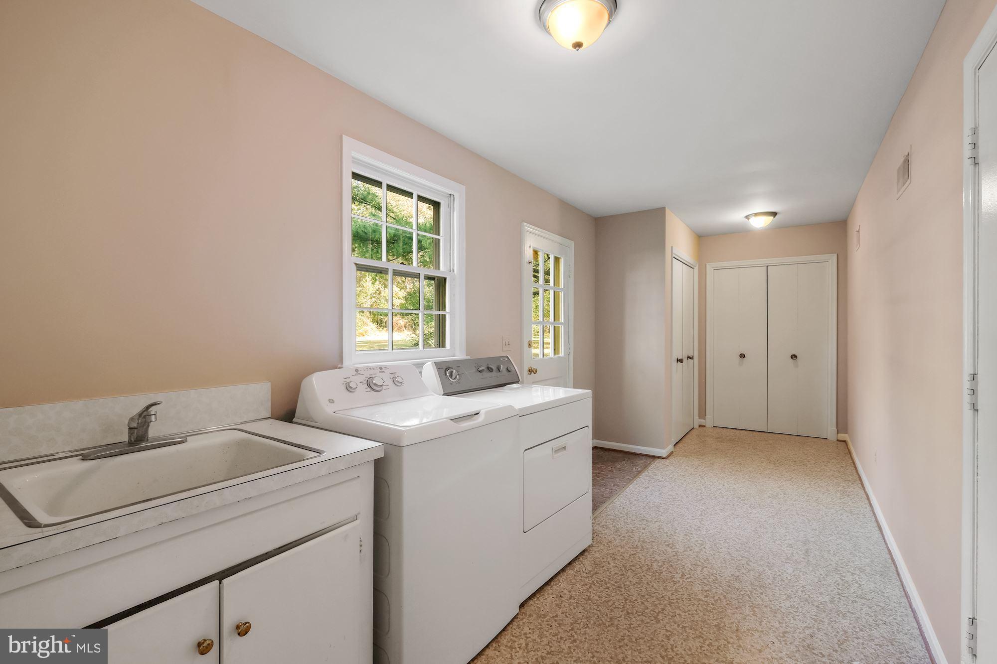14829 Spring Meadows Drive Darnestown, MD 20874 - Photo 34 of 52 Enormous laundry/mud room/pantry off kitchen