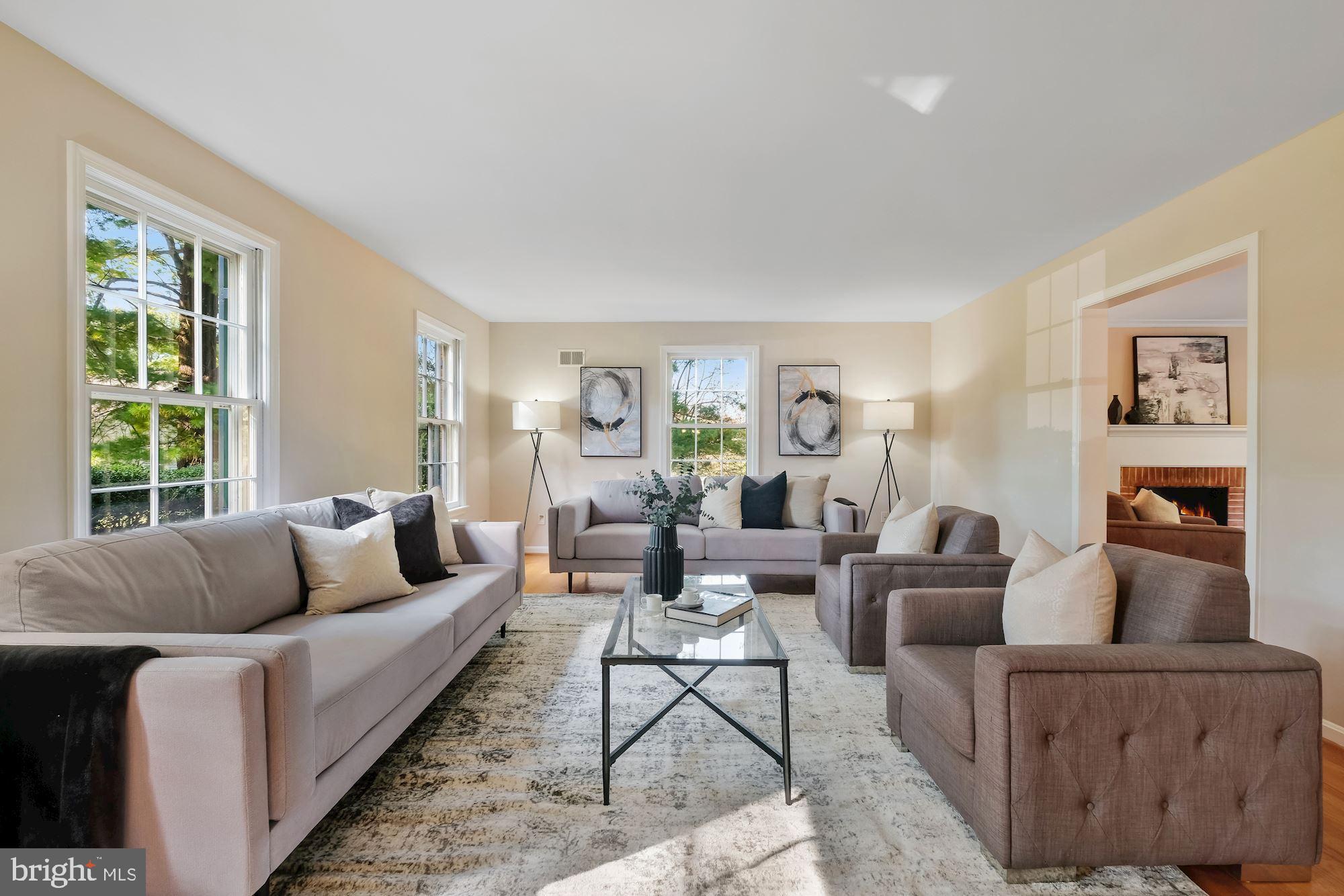 14829 Spring Meadows Drive Darnestown, MD 20874 - Photo 6 of 52 Expansive living room