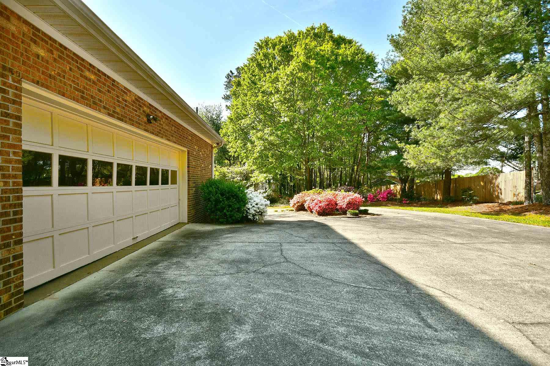 2185 Locust Hill Road Greer, SC 29651 - Photo 9 of 36