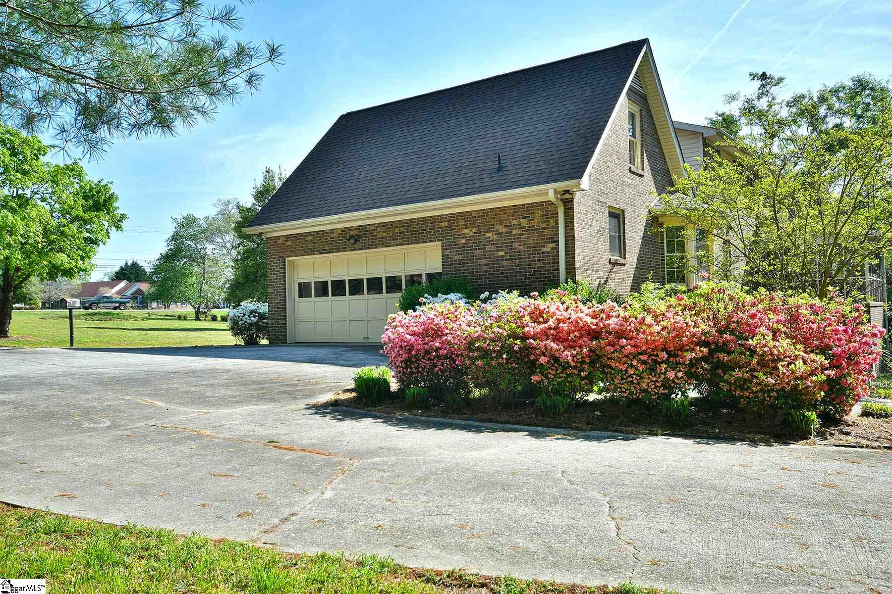 2185 Locust Hill Road Greer, SC 29651 - Photo 10 of 36