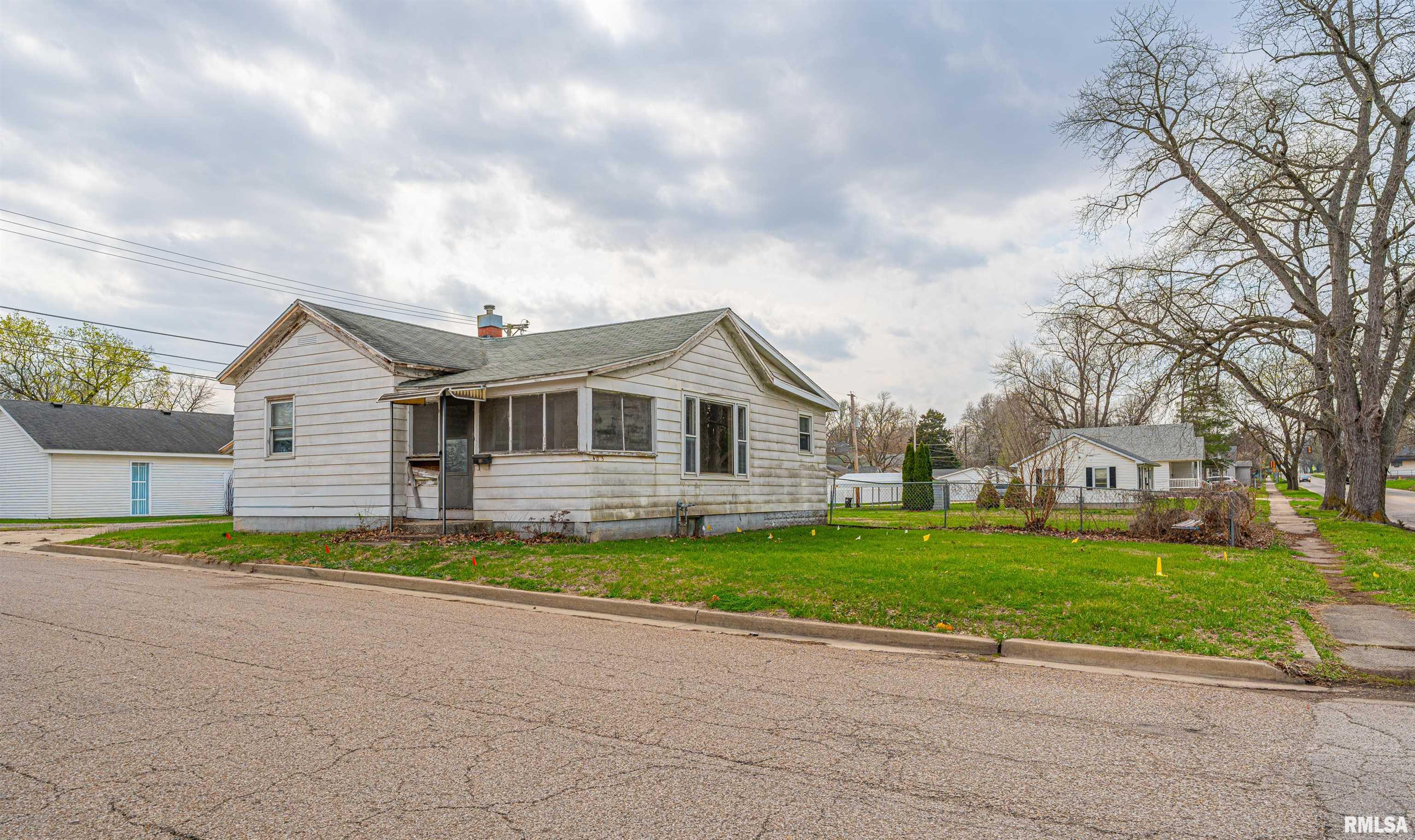 405 5th Street Lincoln, IL 62656 - Photo 1 of 19