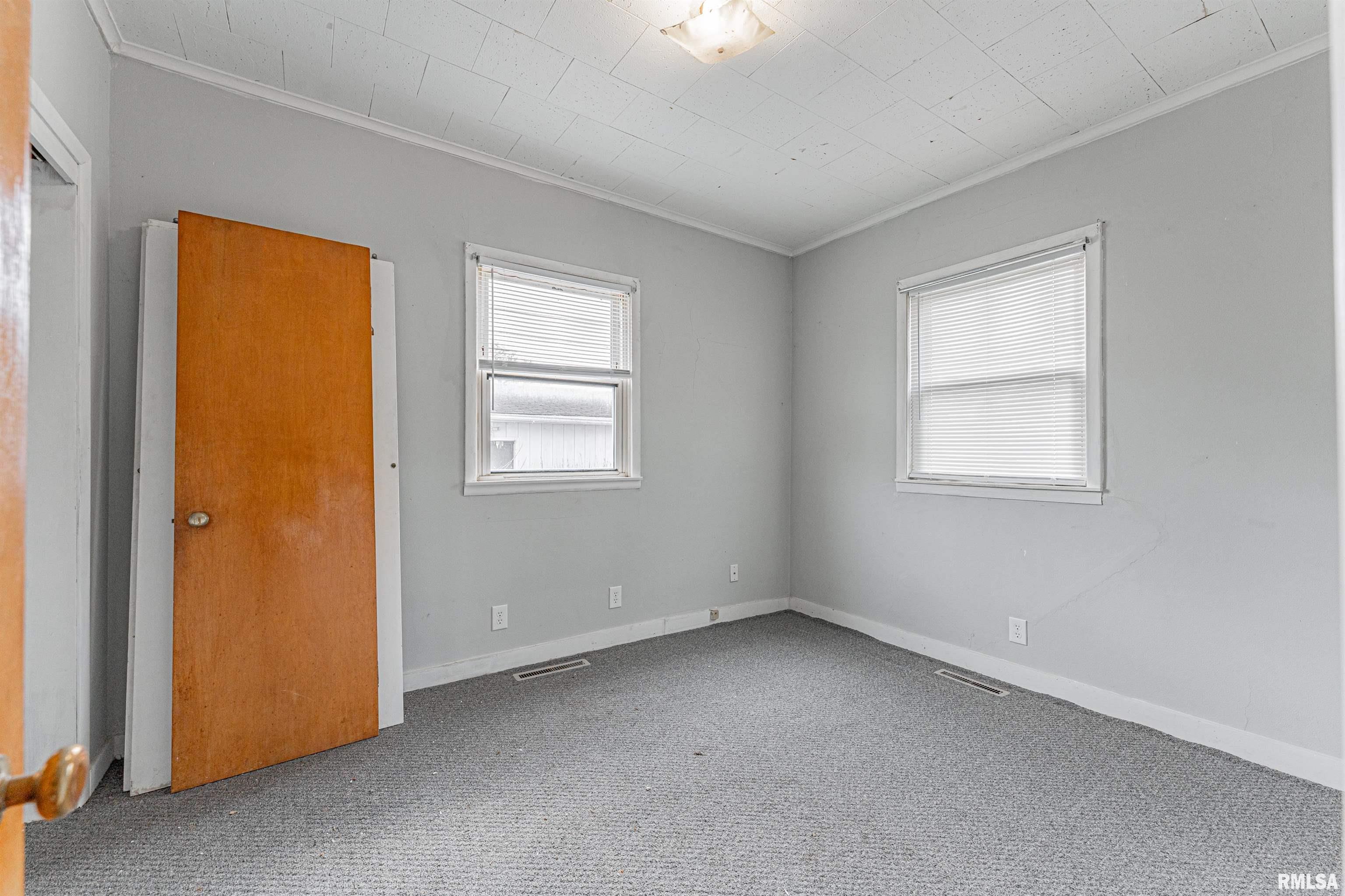 405 5th Street Lincoln, IL 62656 - Photo 13 of 19