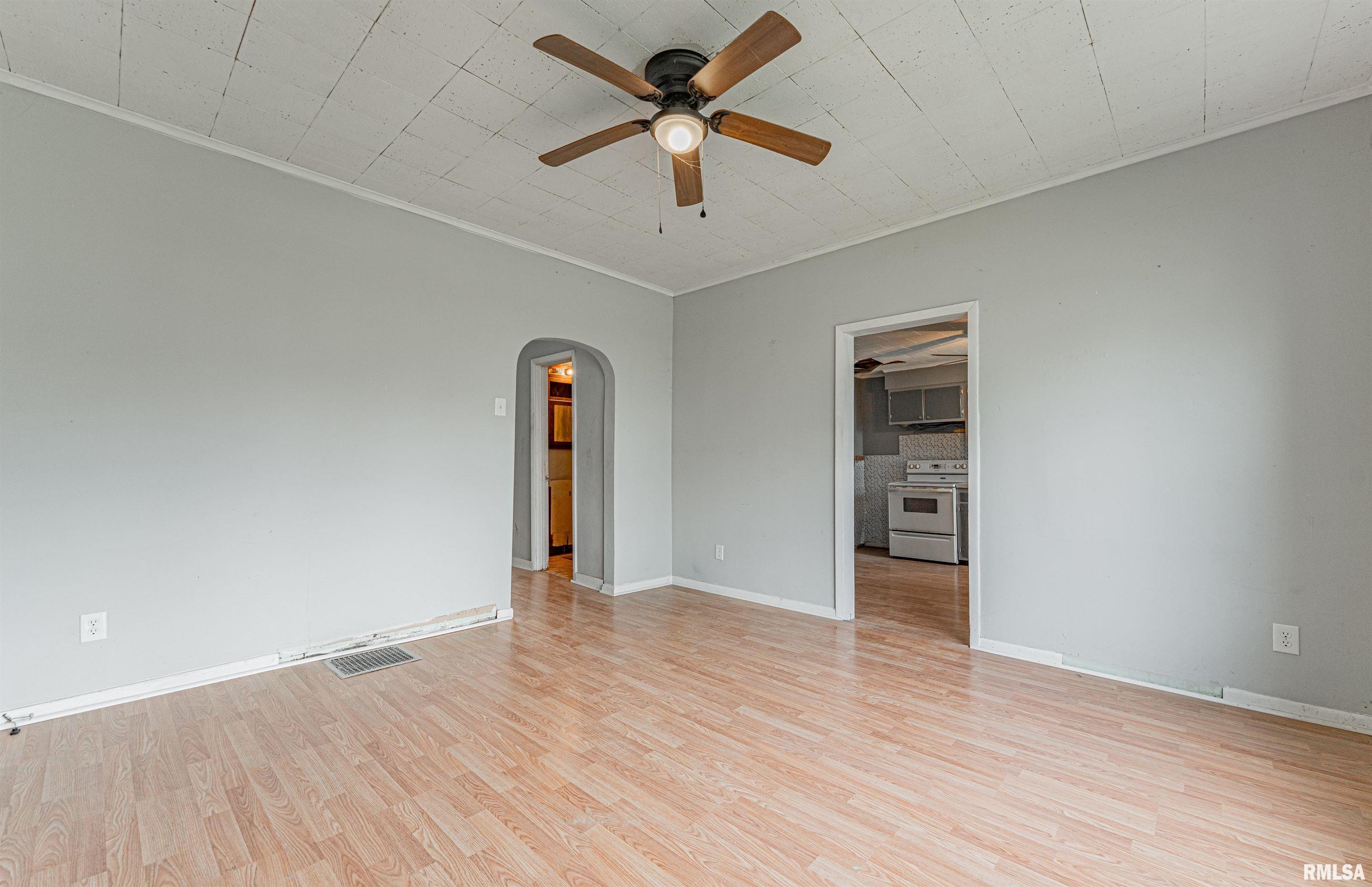405 5th Street Lincoln, IL 62656 - Photo 5 of 19