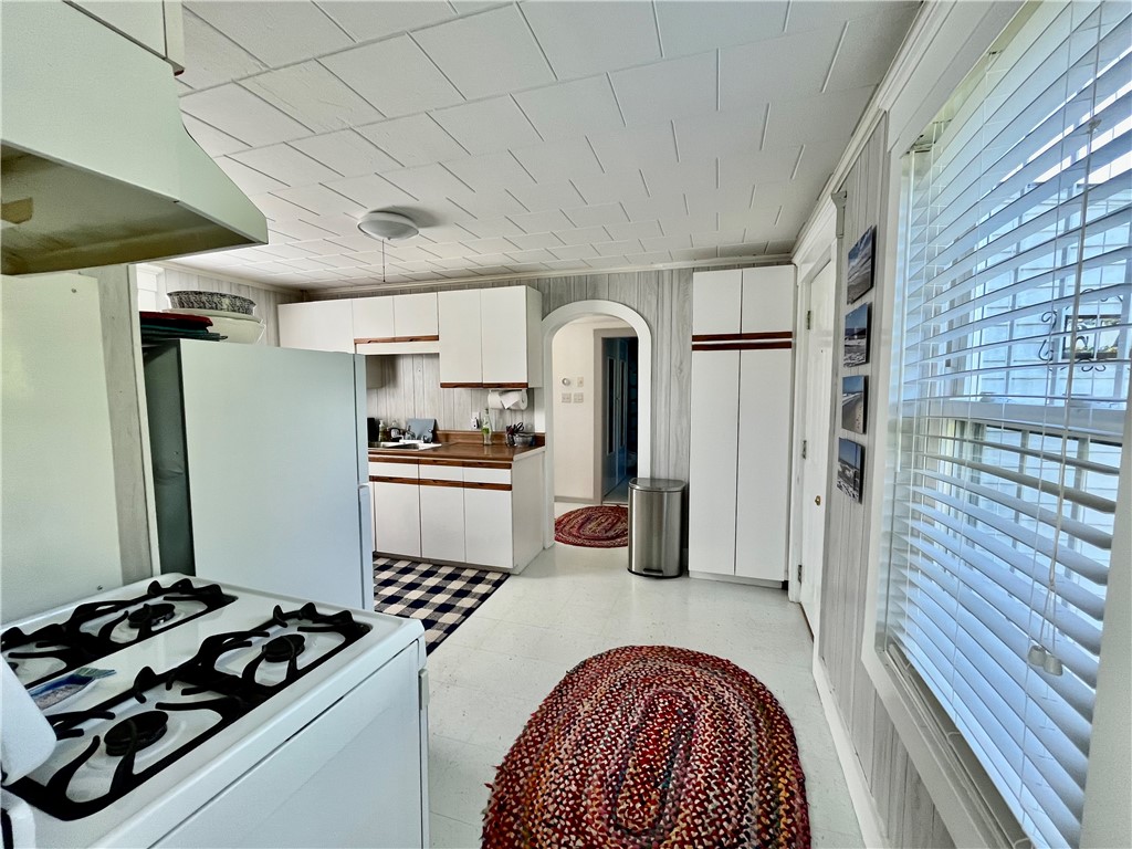 27 South Shore Road Little Compton, RI 02837 - Photo 6 of 22