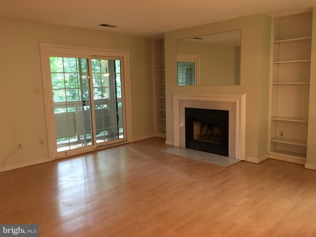 2225 Lovedale Lane, Unit 310A Reston, VA 20191 - Photo 2 of 12 Living Room