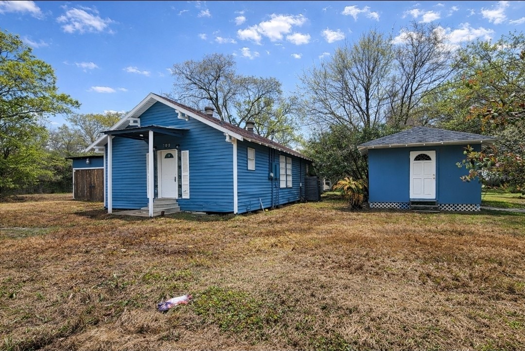 309 E Pine Daisetta, TX 77533 - Photo 21 of 23 a house with trees in front of it